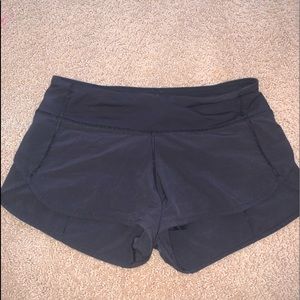 black lululemon shorts
